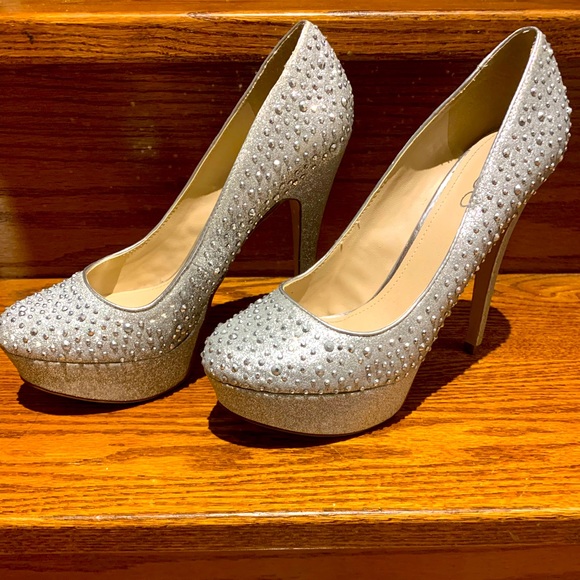 Shoes - Picture 1 of 6